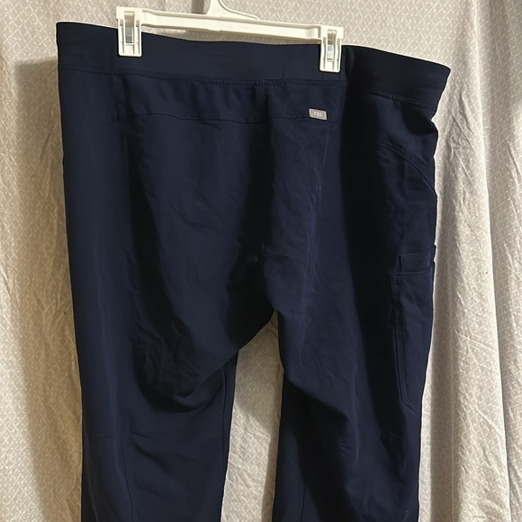 Navy Figs Scrub Pant - Picture 4 of 4